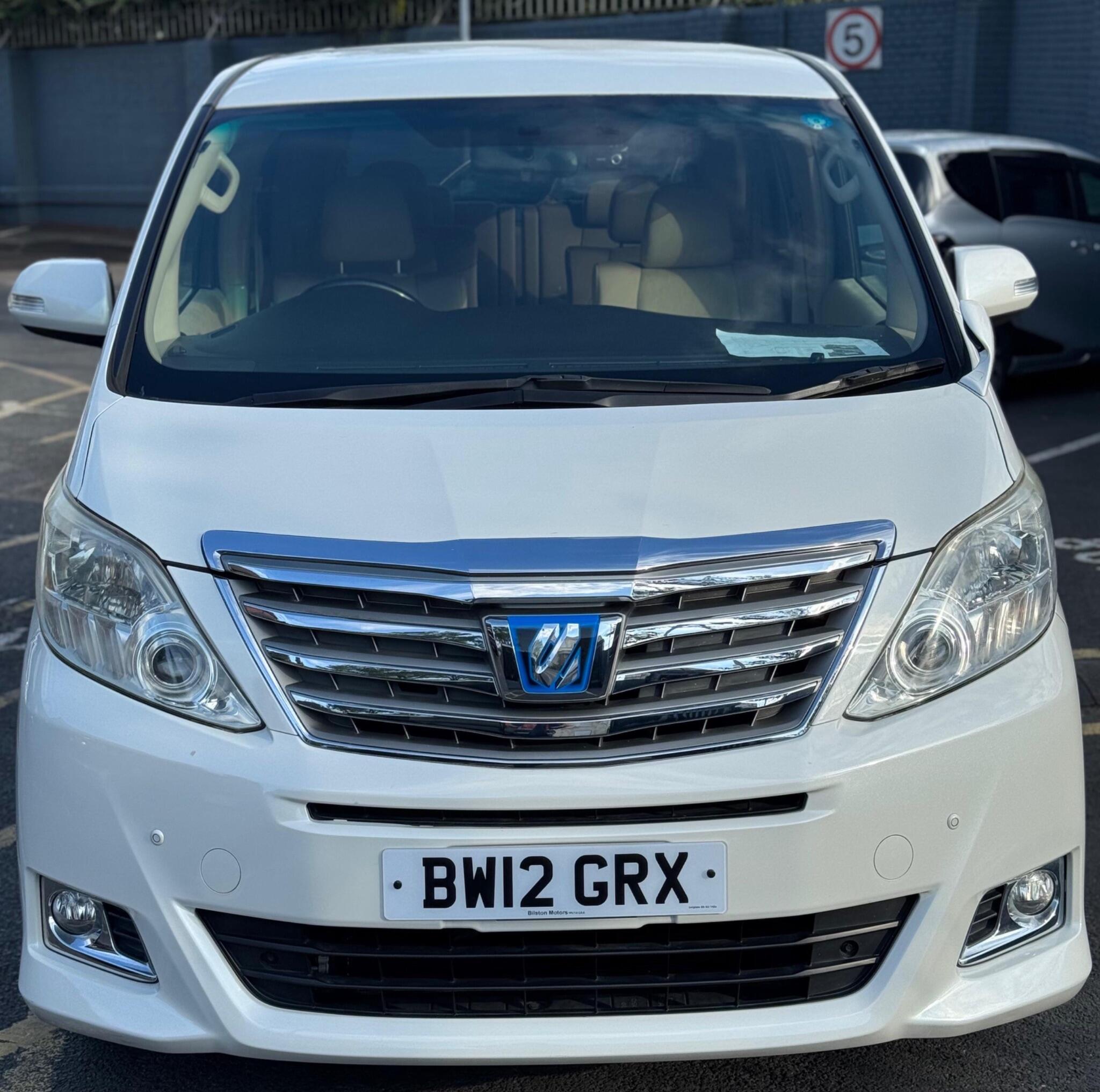 Toyota Alphard - Hybrid 2.4 VVh-T CVT, 7 Seats 5dr Image